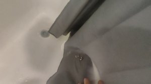 Как сделать, чтобы штора в ванной не притягивались к телу