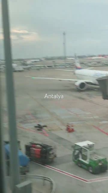Посадка на рейс в аэропорту Antalya, Turkey смотреть онлайн