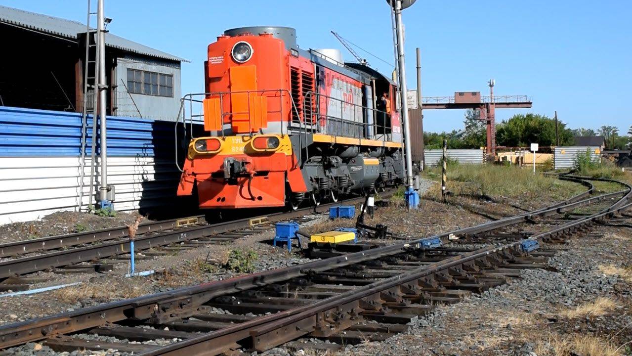 Тепловоз ТЭМ2-6248 на ветке Алтайвагона. смотреть онлайн