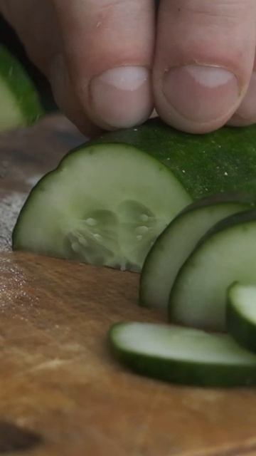 Нож Финский. Легкий овощной салат. смотреть онлайн