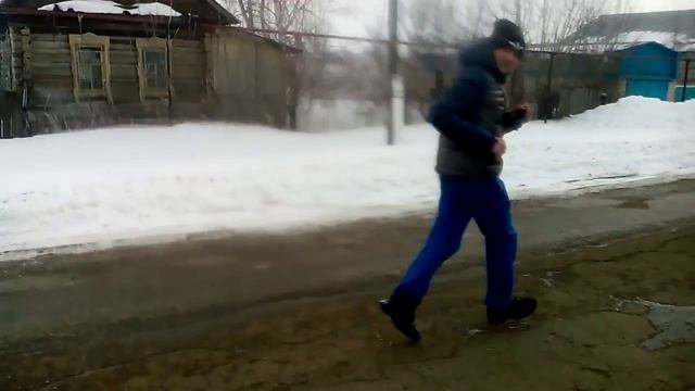 Русский выгуливает Друга?