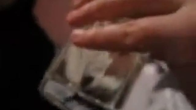 Виноградинка в бокале