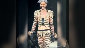 САМЫЕ СТРАННЫЕ И СМЕШНЫЕ ПОКАЗЫ МОД😱😱😂😂😂🔥🔥🔥👉😵