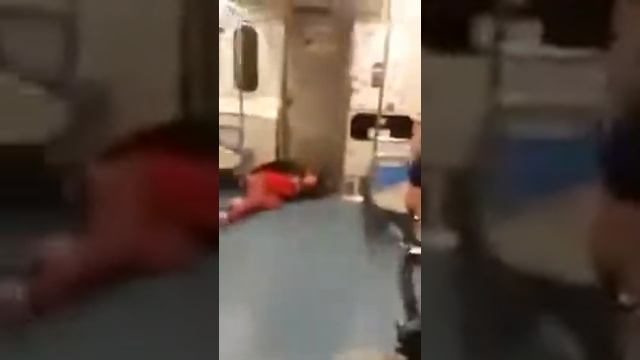 Русский в Европе заступился за дедушку на которого напал беженец с Ближнего Востока смотреть онлайн