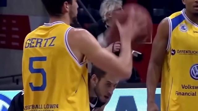 САМЫЕ ГЛУПЫЕ МОМЕНТЫ В СПОРТЕ смотреть онлайн