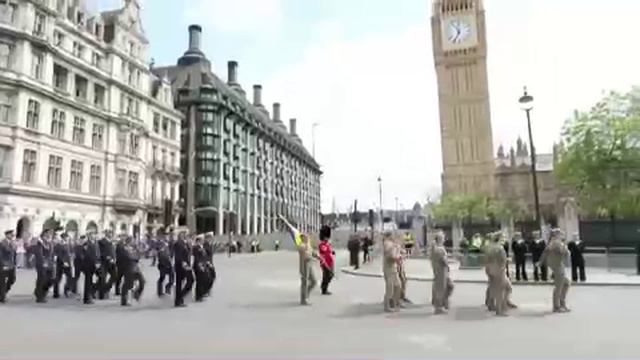 Украинские военные в Лондоне смотреть онлайн