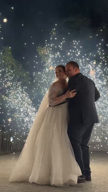 Фейерверк из фонтанов холодного огня на свадьбу, Саджио, 02.05.2025 смотреть онлайн