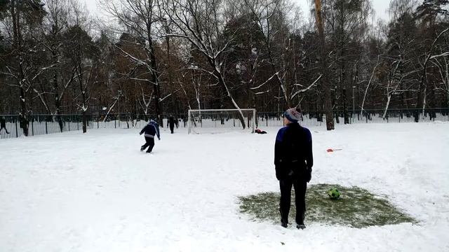 Футбол 22.12.2018 День, Ясно, небольшой снег, Симон Трухач Егор Школа. Сторона A. смотреть онлайн