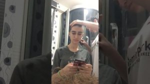 женщина с бритьем головы