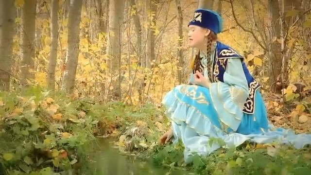 Гөлназ җырлый.  Чишмә башы.  ♫ Таухи ♪