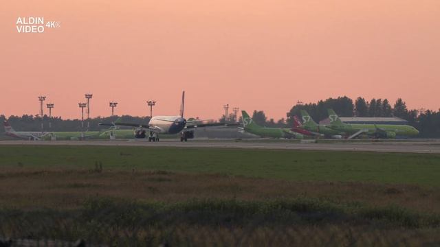 Airbus A320 RA-73805 Ural Airlines, посадка в Домодедово.