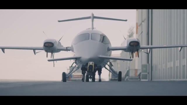 сабака робот тянет 3х тонный самолет смотреть онлайн