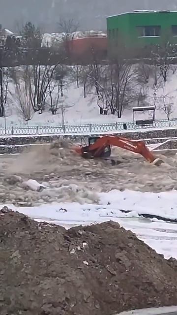 C Сибири на Тюмень и область идут Астрономические 10 миллиардов тонн воды.Регионы Урала ушли под Во