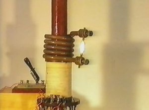 Физика. Опыты. Электричество и магнетизм. Трансформаторы. Понижающий трансформатор