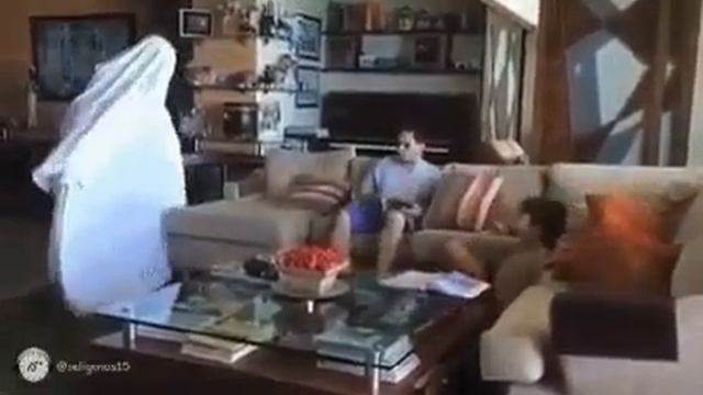 Ты не веришь в приведения ну ну.