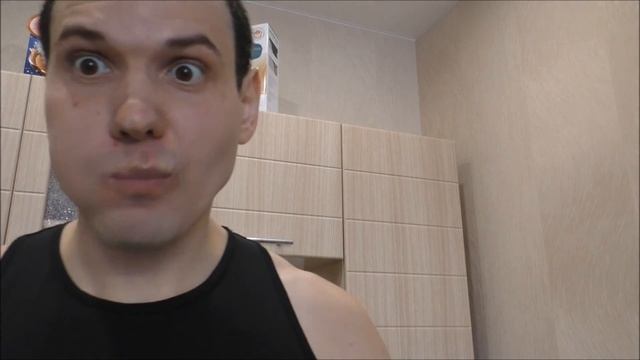 Кирилл Кириллов ест банан смотреть онлайн