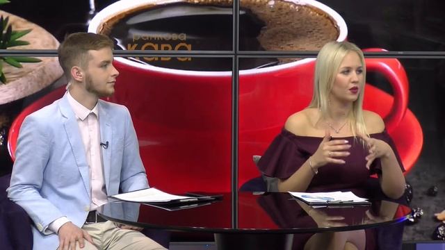 Телеведуча Діна Бернадська, футоролог Оксана Вітер - 