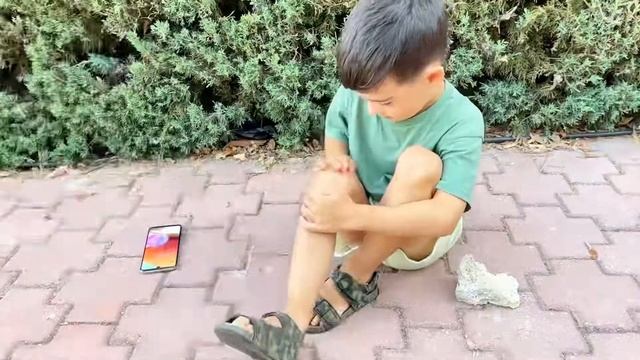 Ангелина и Али играют в доктора