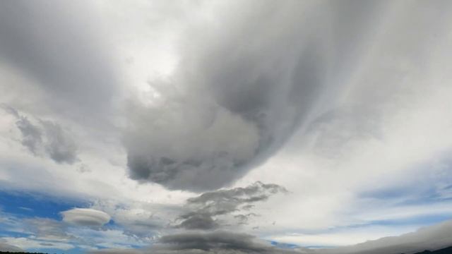 Вид на горы и вулканы с.Горячие Ключи, остров Итуруп | Timelapse