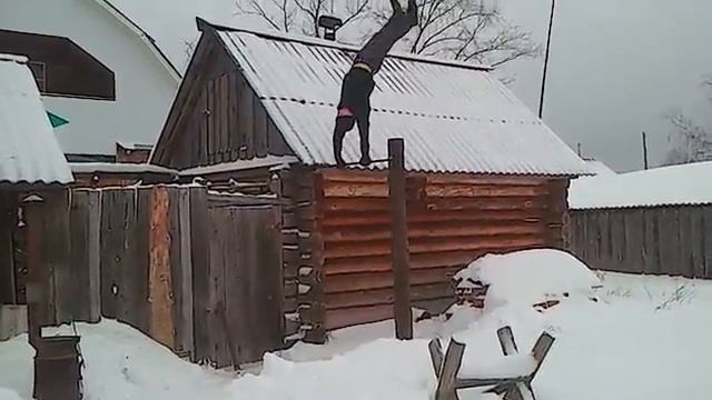 Сломал турник паходу и голову тоже😂 смотреть онлайн