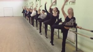 КЛАССИЧЕСКИЙ ТАНЕЦ-АДАЖИО У ПАЛКИ