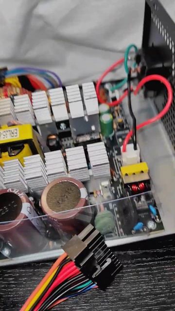 Блок питания GINZZU 700w смотреть онлайн