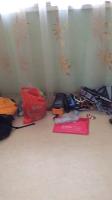 Генеральная примерка амуниции перед восхождением на Эверест смотреть онлайн