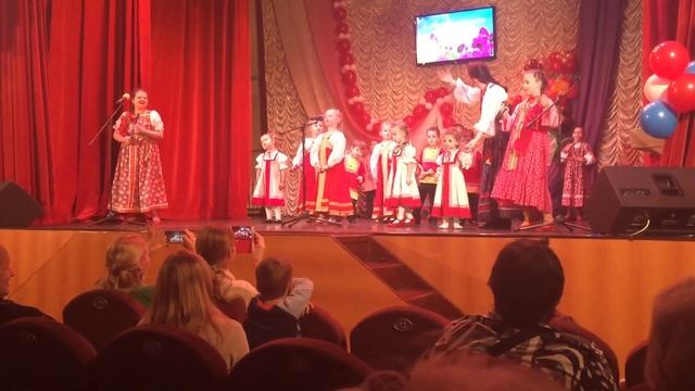 Первое выступление Ксюши на сцене! смотреть онлайн