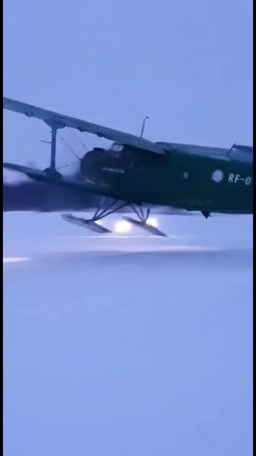 Красивый взлет со звуком. Ан-2 смотреть онлайн