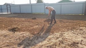 выравнивание участка с помощью верёвки.