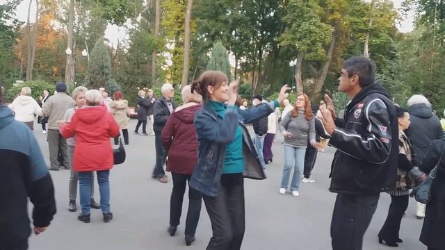 Харьков,танцы в парке,