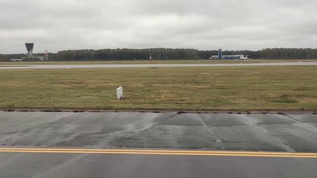 Посадка самолета во Внуково. Рейс Когалым-Москва. 9.10.202 смотреть онлайн