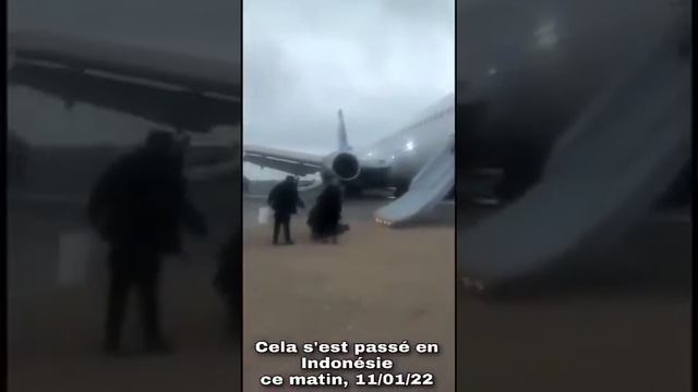 Очень жёсткая посадка самолёта смотреть онлайн