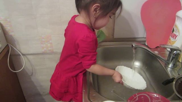 Инжу моет посуду. смотреть онлайн