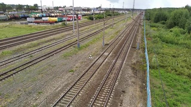 "Впервые на канале!" Электровоз ЭП20-011 вместе с высокоскоростным пассажирским поездом "Стриж". смотреть онлайн