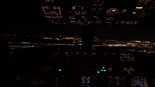 Ночная посадка в Пулково. Вид из кабины пилотов. Night landi смотреть онлайн