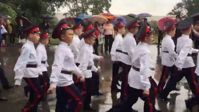 Дружный детский парад. Прикол смотреть онлайн