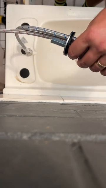 Установка нового смесителя в старую раковину смотреть онлайн