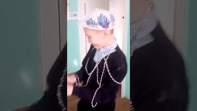 Дима танцует