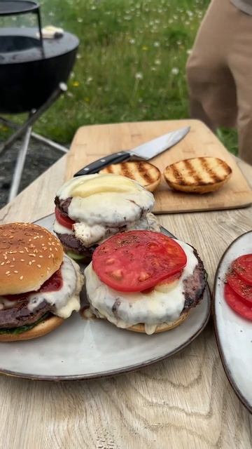 Бургеры на гриле на свежем воздухе смотреть онлайн