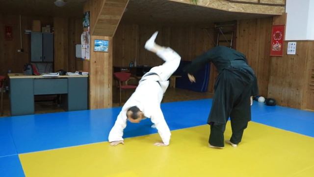 Відпрацювання варіантів коші-наге на тренуванні з #айкідо в СК 
