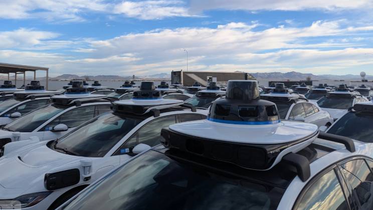 Поездка в роботакси Waymon