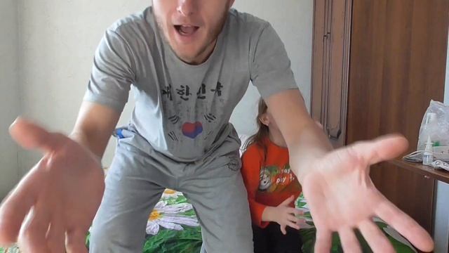 Мы сидим ТУТА вдвоём ТУТА! смотреть онлайн
