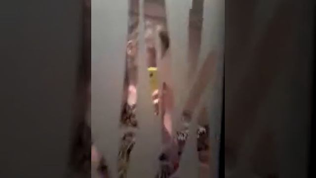 "Пока никого нет дома..." смотреть онлайн