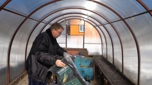 Самый дешевый способ обогреть теплицу весной для полу