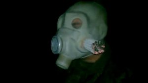 курить в противогазе опасно для здоровья ,не повторяйте этого дома