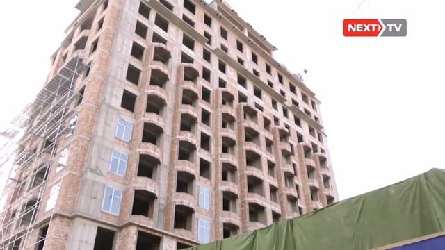 Бишкекте жаңы курула баштаган имарат урады