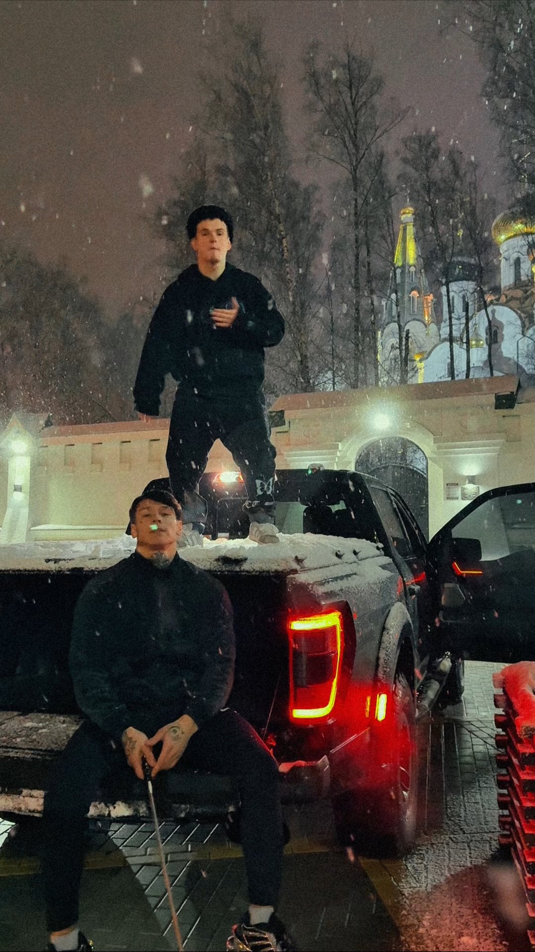 У братишки Лёшки ПЛУТТО новая песня.
Парень идёт к успеху, давайте поддержим! ❤️ смотреть онлайн