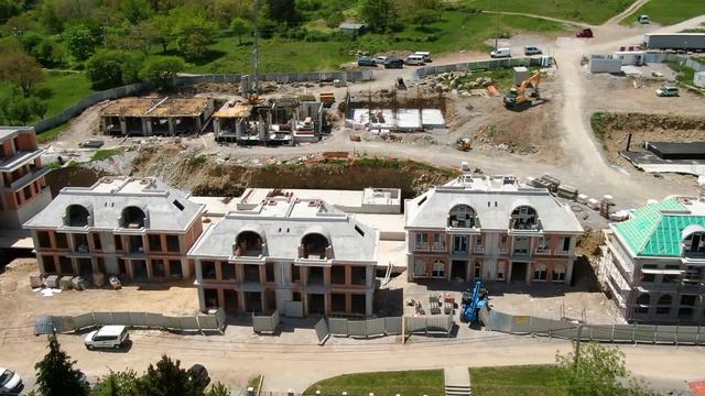 Комплекс от къщи и апартаменти с басейн и СПА в полите на Витоша смотреть онлайн