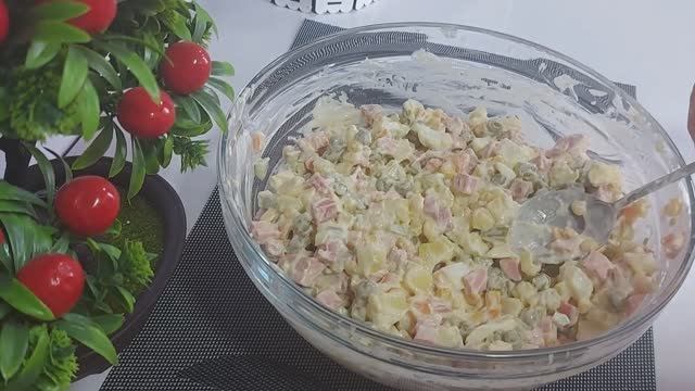 САЛАТ "ОЛИВЬЕ" 🔥🔥ДОМАШНИЙ И ОЧЕНЬ ВКУСНЫЙ🔥🔥 смотреть онлайн